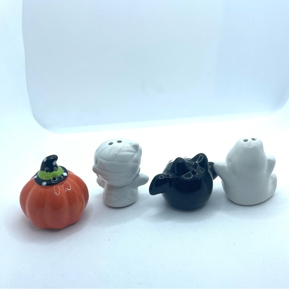 Lot of 4 Cracker Barrel Collectibles Ceramic Halloween Salt & Pepper Shakers - Picture 2 of 6